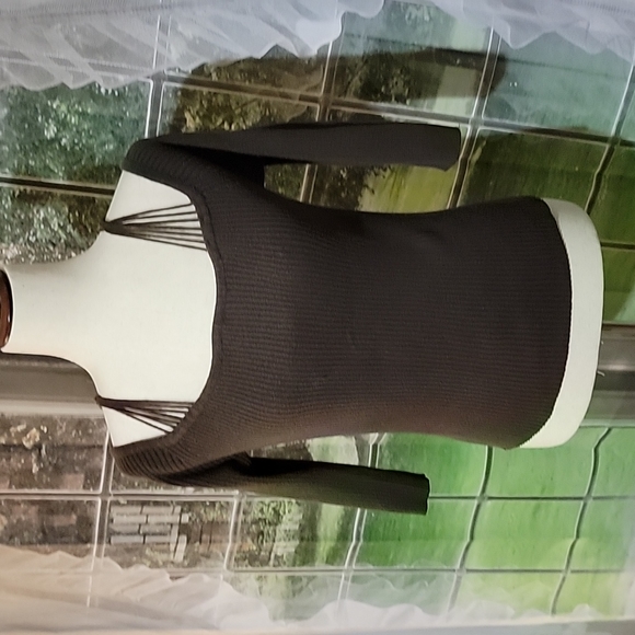 Chesley Women's Brown Cold Shoulder Sweater, size L - Picture 3 of 9